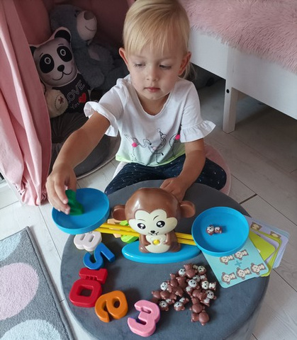 Educational game monkey - scale scale