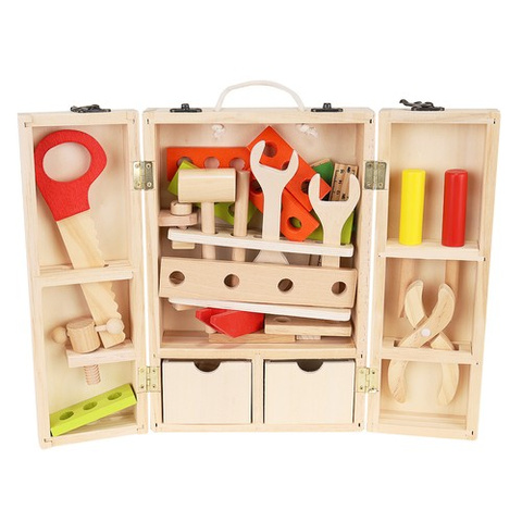 Box + set of wooden tools 22697