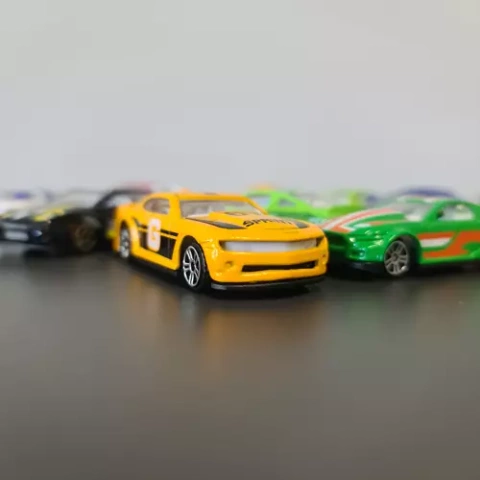 Colorful cars/springs 1:64 - 16pcs Kruzzel 20352
