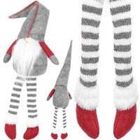 Сидящий серый эльф