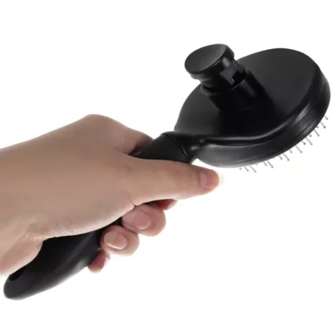 Self-cleaning fur brush