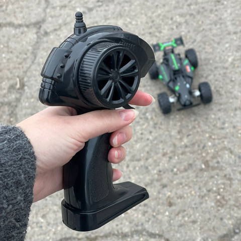 Ferngesteuertes Geländefahrzeug Kruzzel 24819