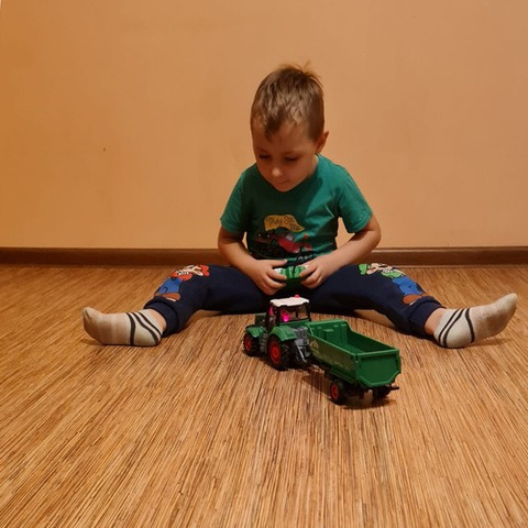 Remote controlled tractor - Kruzzel 24850 tractor