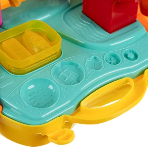 Plastikmasse in einem Kruzzel 23202 Koffer