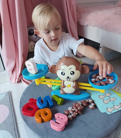 Educational game monkey - scale scale