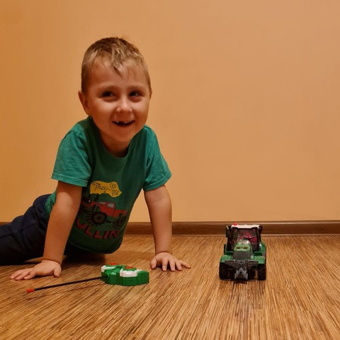 Remote controlled tractor - Kruzzel 24850 tractor