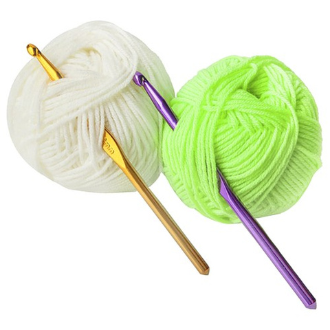 Lot de 12 crochets.