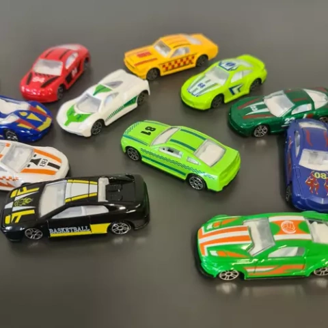 Spalvoti automobiliai/spyruokliniai automobiliai 1:64 - 16 vnt. Kruzelis 20352