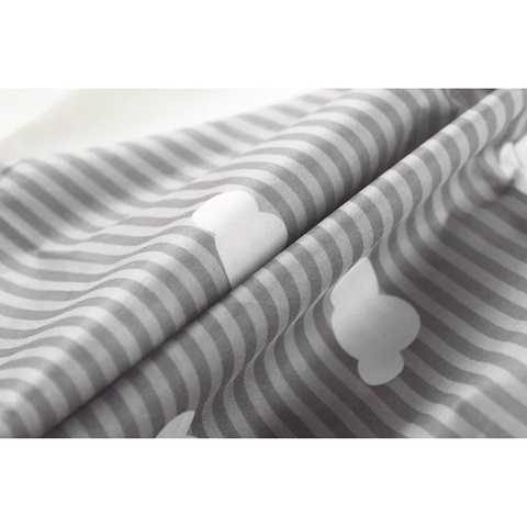 Kruzzel 22255 bib/apron with sleeves