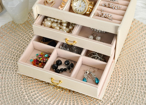 Coffret à bijoux beige