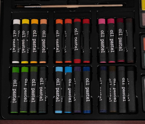 Painting set in a case 148pcs