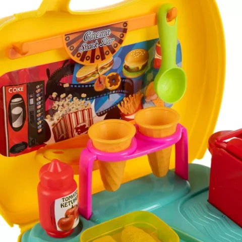 Plastikmasse in einem Kruzzel 23202 Koffer